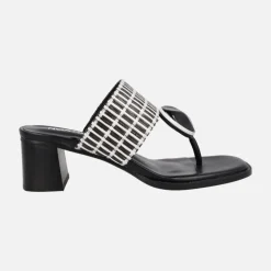 Sandalias para mujer en combinado rafia blanco y negro con adorno de piedra