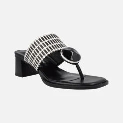 Sandalias para mujer en combinado rafia blanco y negro con adorno de piedra