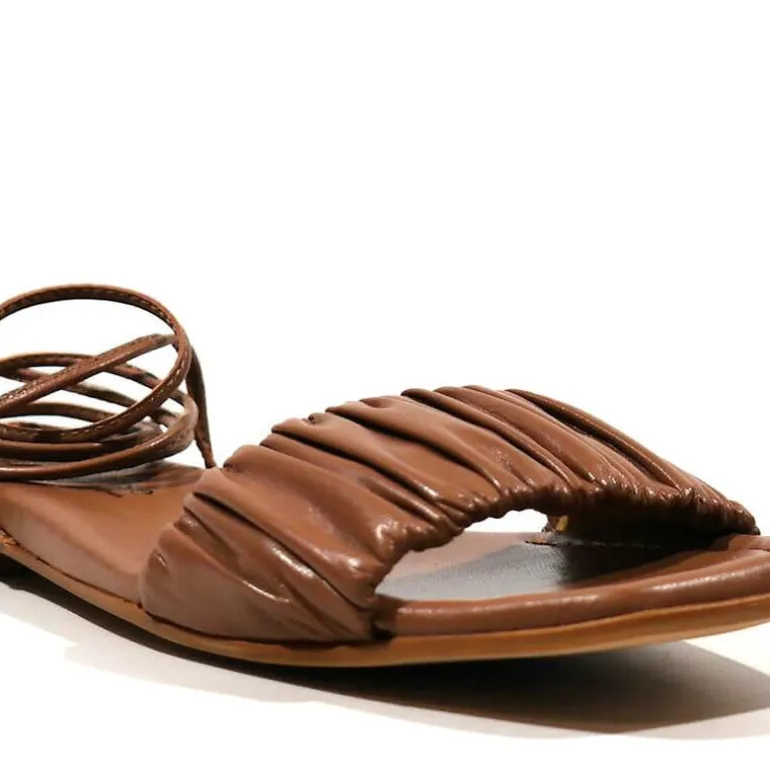 Sandalias planas con pala fruncida y cintas para mujer