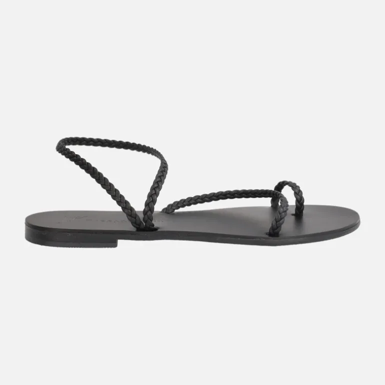 Sandalias planas con tiras trenzadas