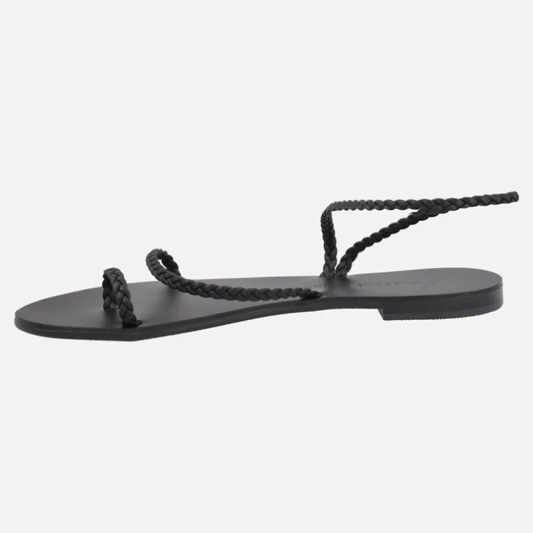 Sandalias planas con tiras trenzadas