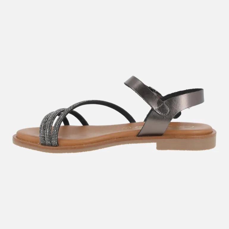 Sandalias planas con tiras de strass y pulsera al tobillo con hebilla