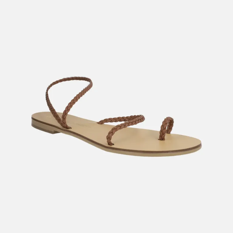 Sandalias planas con tiras trenzadas