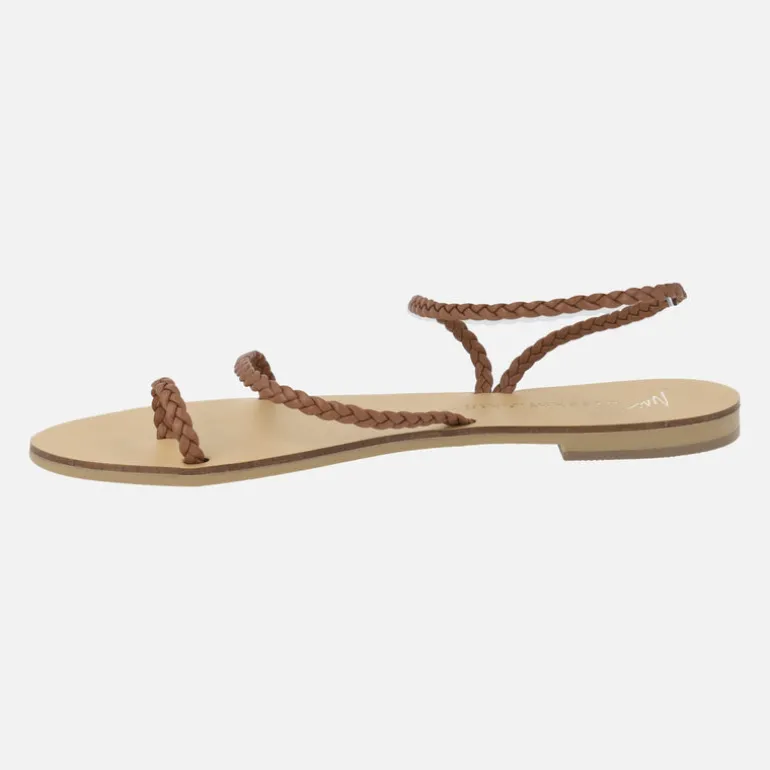 Sandalias planas con tiras trenzadas