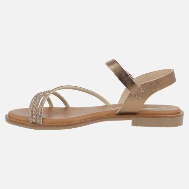 Sandalias planas con tiras de strass y pulsera al tobillo con hebilla