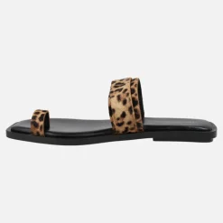Sandalias planas de dedo con estampado animal print