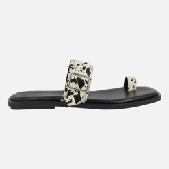 Sandalias planas de dedo con estampado animal print