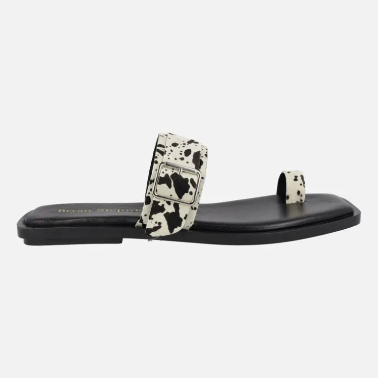 Sandalias planas de dedo con estampado animal print