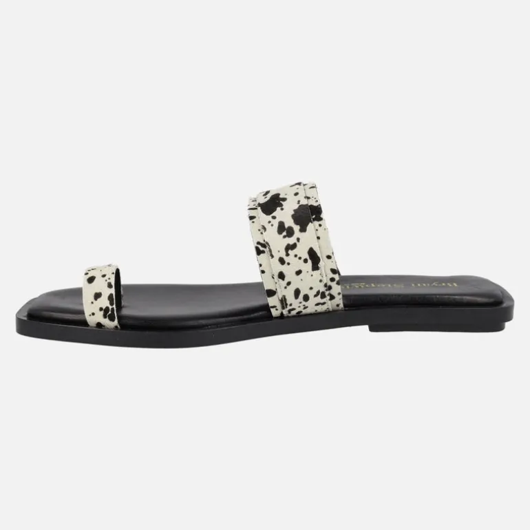 Sandalias planas de dedo con estampado animal print
