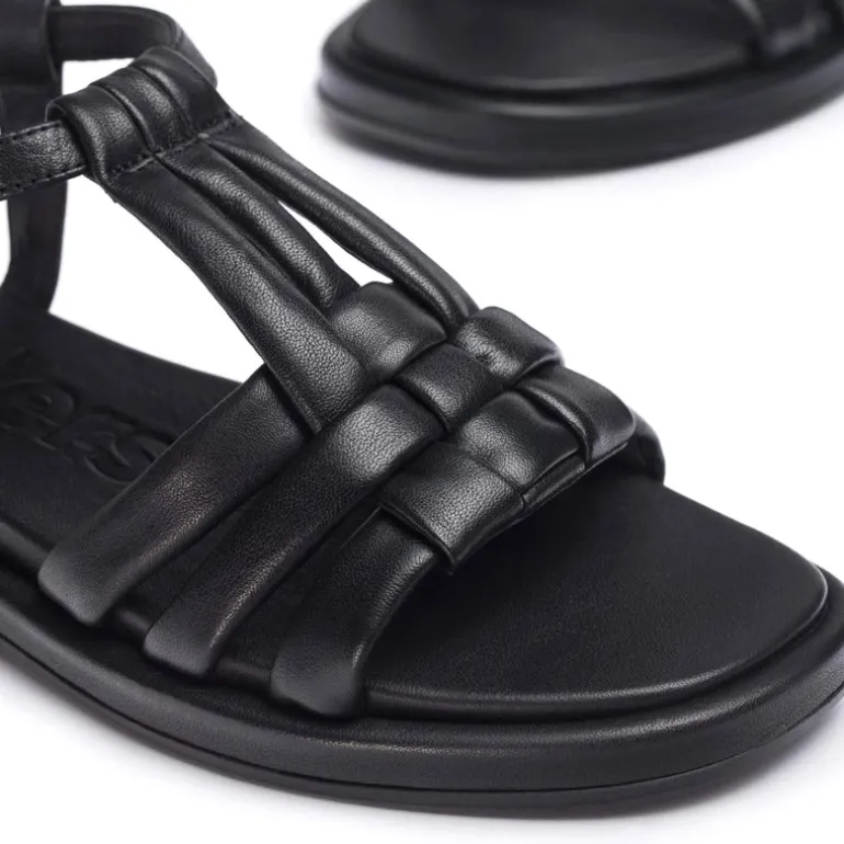 Sandalias planas de piel con tiras entrelazadas