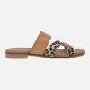 Sandalias planas de piel en camel y animal print leopardo