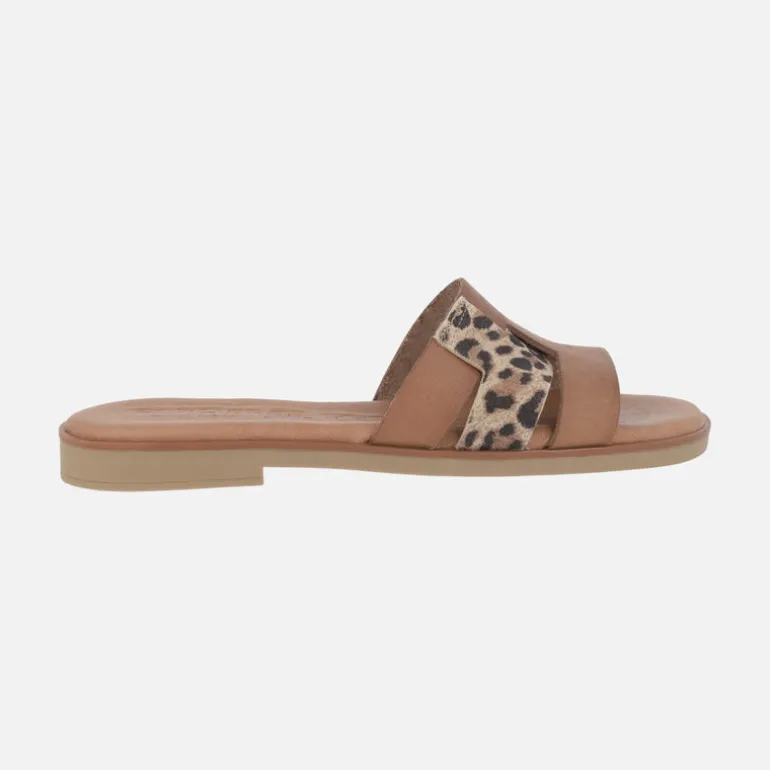 Sandalias planas de piel Alysa con detalles en animal print leopardo