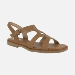 Sandalias planas de piel en camel con cierre de hebilla