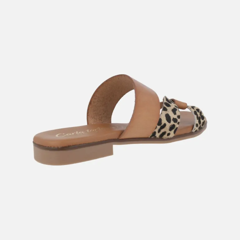 Sandalias planas de piel en camel y animal print leopardo