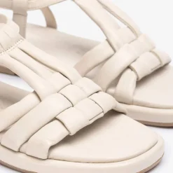 Sandalias planas de piel con tiras entrelazadas