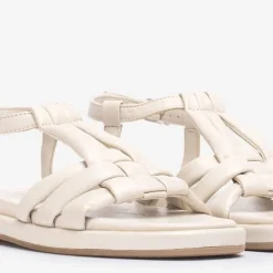 Sandalias planas de piel con tiras entrelazadas