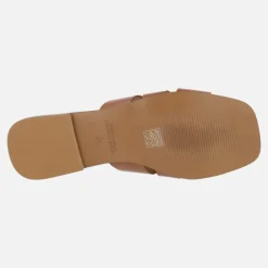 Sandalias planas de piel con adorno dorado