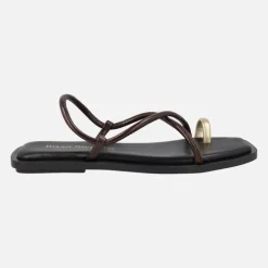 Sandalias planas de piel Katia con pieza dorada para dedo