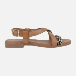 Sandalias planas de tiras en camel y animal print leopardo