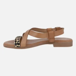 Sandalias planas de tiras en camel y animal print leopardo