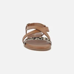 Sandalias planas de tiras en camel y animal print leopardo
