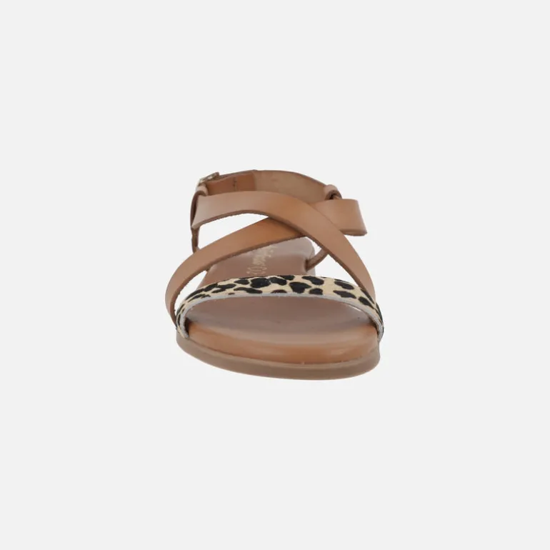Sandalias planas de tiras en camel y animal print leopardo