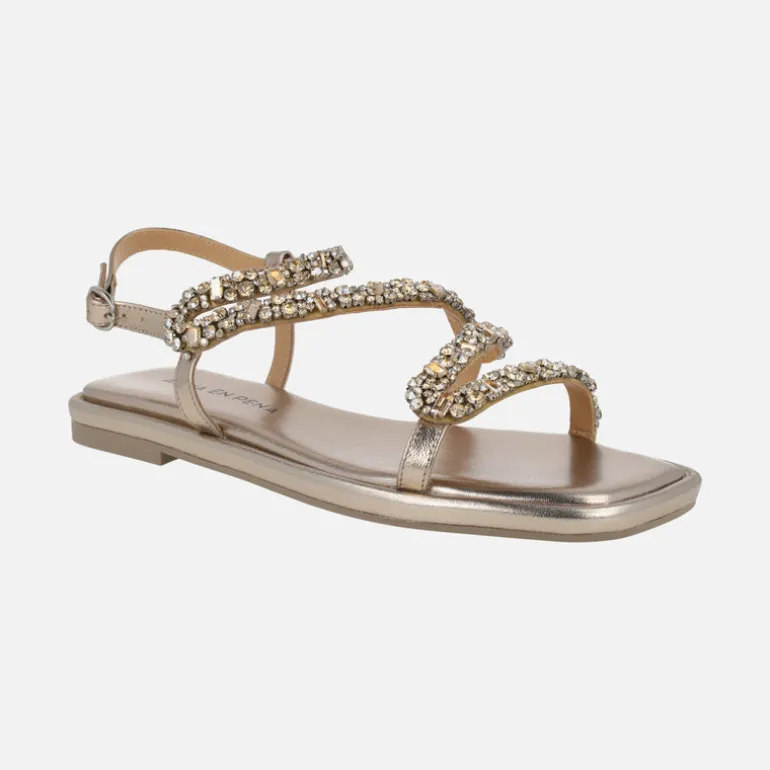 Sandalias planas en metalizado bronce con pedrería