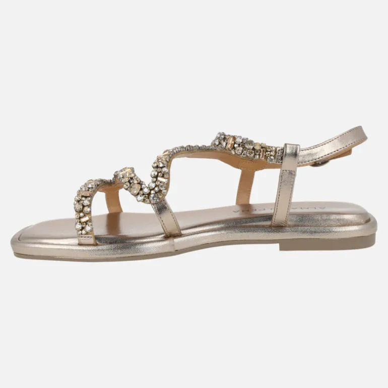 Sandalias planas en metalizado bronce con pedrería