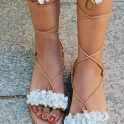 Sandalias planas para mujer con flores y cintas
