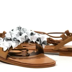 Sandalias planas para mujer con flores y cintas