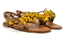 Sandalias planas para mujer con flores y cintas