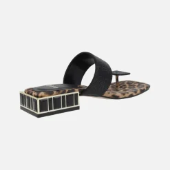 Sandalias Summer con planta en print leopardo y detalles en strass negro