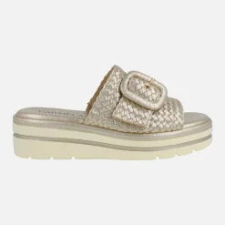 Sandalias trenzadas color oro con adorno de hebilla