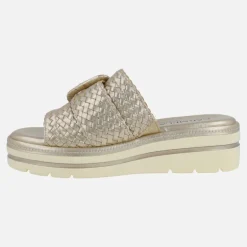 Sandalias trenzadas color oro con adorno de hebilla