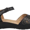 Sandalias troqueladas con cierre de velcro para mujer