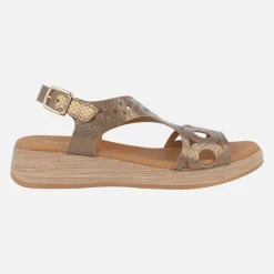 Sandalias troqueladas en piel metalizada bronce