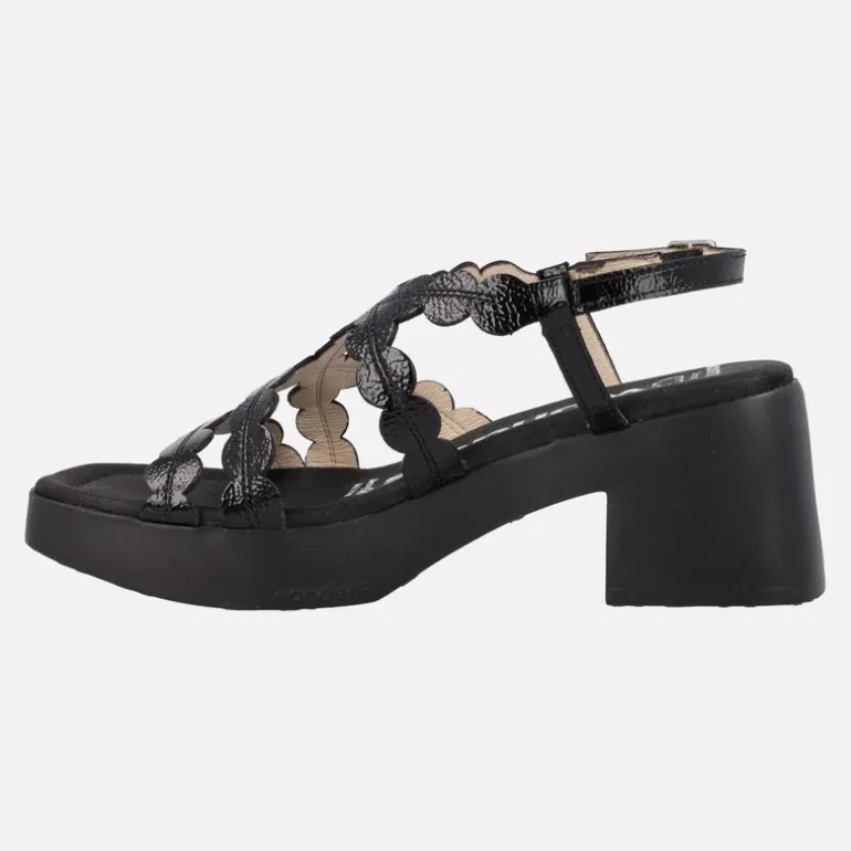 Sandalias Wonders Neus en charol negro
