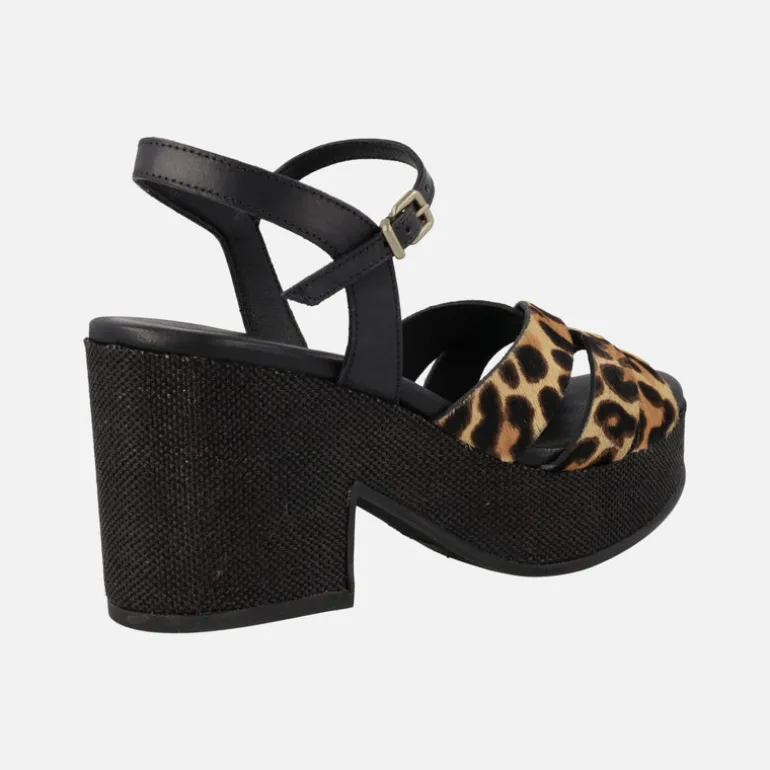 Sandalias Zael en animal print leopardo con plataforma de rafia