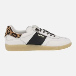 Zapatillas blancas de piel con detalles en animal print leopardo