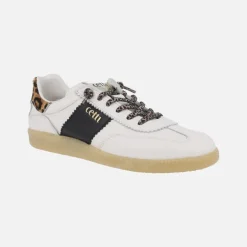 Zapatillas blancas de piel con detalles en animal print leopardo