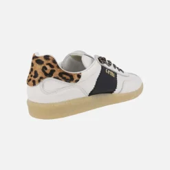 Zapatillas blancas de piel con detalles en animal print leopardo