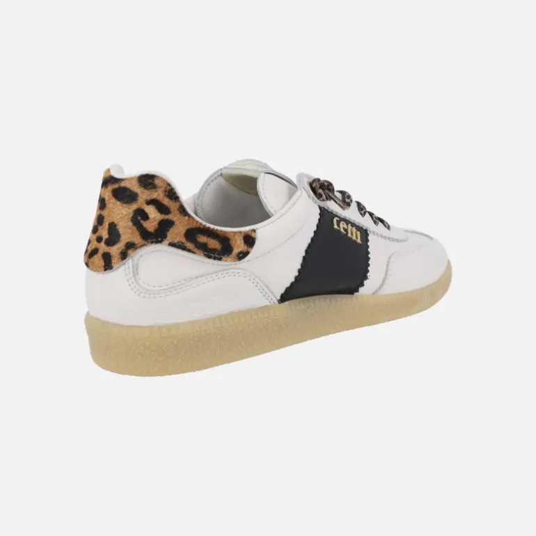 Zapatillas blancas de piel con detalles en animal print leopardo