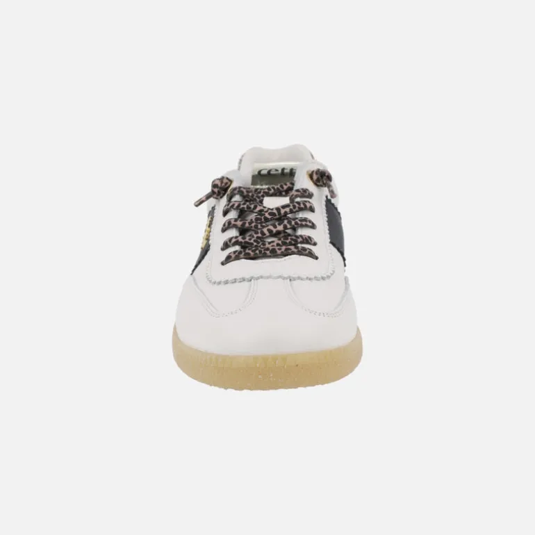 Zapatillas blancas de piel con detalles en animal print leopardo