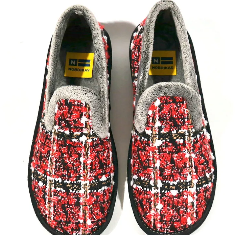 Zapatillas de casa cerradas en tejido rojo para mujer
