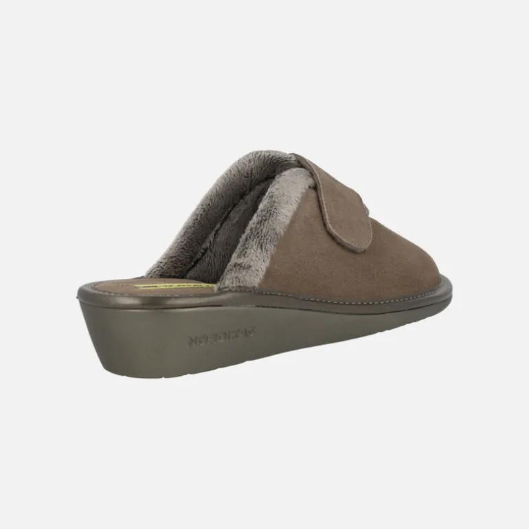 Zapatillas de casa en piel serraje con cierre de velcro