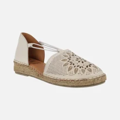 Zapatillas de esparto con dibujos troquelados en la pala y elásticos