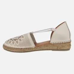 Zapatillas de esparto con dibujos troquelados en la pala y elásticos
