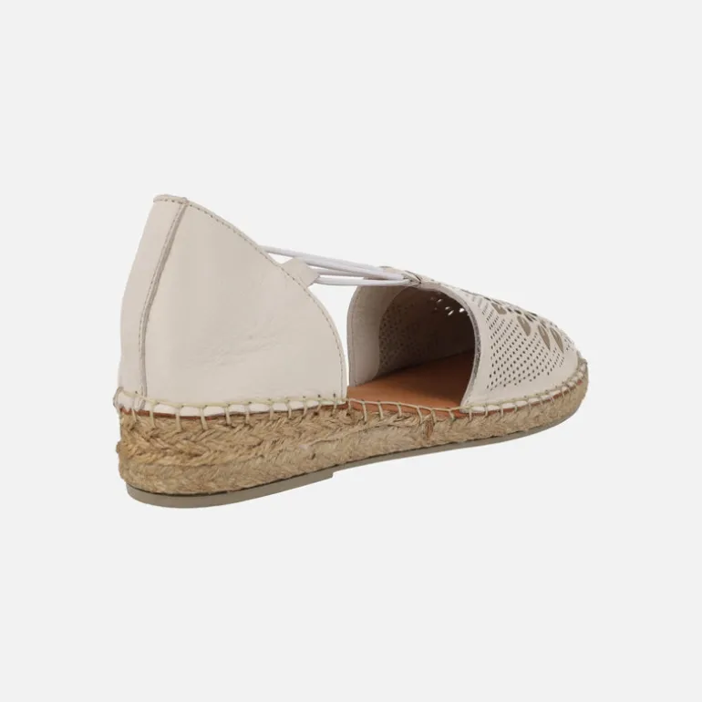 Zapatillas de esparto con dibujos troquelados en la pala y elásticos