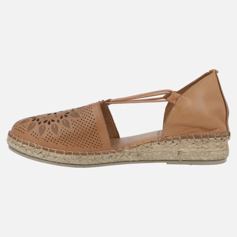 Zapatillas de esparto con dibujos troquelados en la pala y elásticos