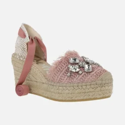 Zapatillas de esparto en rafia con adorno de cristales y cintas